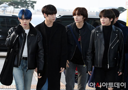 CLIP: Dàn sao Hàn đồng loạt mặc đồ đen khi đến Việt Nam dự AAA 2019