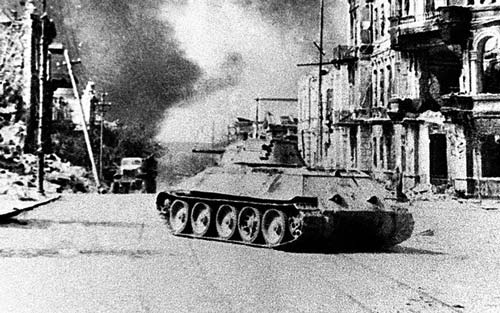 Các nữ quân nhân lái xe tăng Liên Xô khiến phát xít Đức khiếp sợ