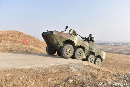 Xe chiến đấu bộ binh (hay còn được phân loại là xe thiết giáp chở quân) bánh lốp VN1 của lục quân hoàng gia Thái Lan chính là biến thể xuất khẩu của chiếc ZBL-09 đang phục vụ trong quân đội Trung Quốc.