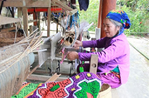 Hà Giang: Vai trò của phụ nữ trong phát triển nghề truyền thống