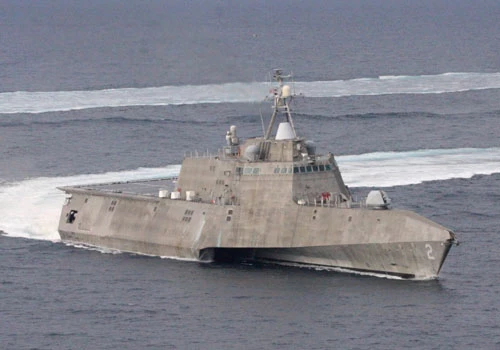 Hiện tại, Hải quân Mỹ đang huy động hai tàu chiến đấu ven bờ lớp Independence hoạt động trong vùng biển tranh chấp ở biển Đông. Đây được coi là một trong những đòn 