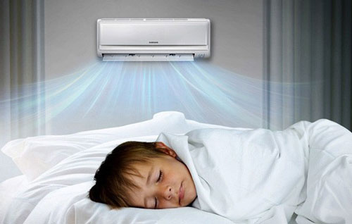 Ngủ trong điều hòa lạnh, bé trai 8 tuổi bị liệt nửa mặt