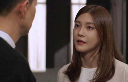 Sắp cưới, phát hiện người yêu vẫn qua lại với vợ cũ