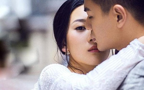 Bỗng một ngày nhận được tin nhắn tố chồng ngoại tình, phản ứng của cô vợ khiến ai cũng khâm phục