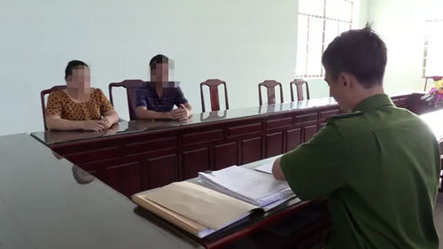 Trao trả 800 triệu đồng cho người dân bị lừa qua điện thoại, mạng xã hội