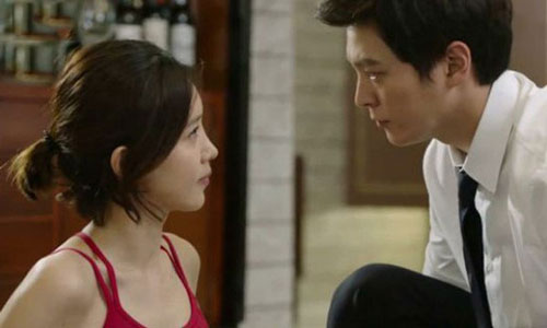 Kinh thường bạn trai đi dép lê, gái xinh nhận trái đắng