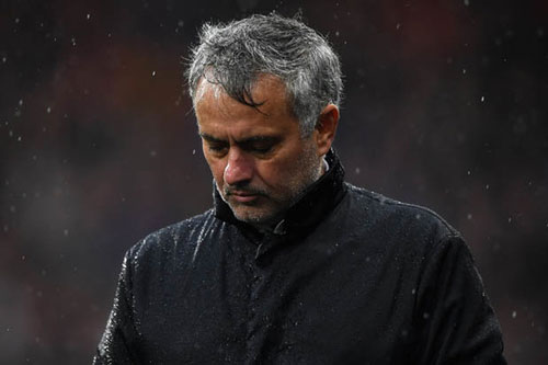 Mourinho bóng gió thừa nhận sai lầm trong quá khứ