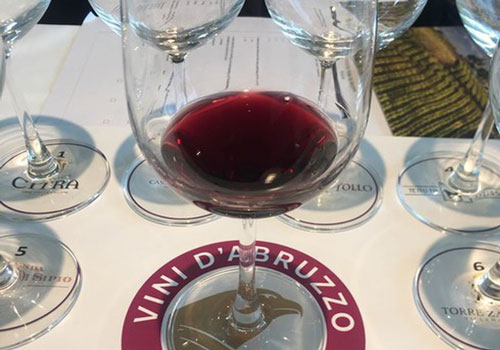 4 tác dụng tuyệt vời của vang đỏ với tim mạch