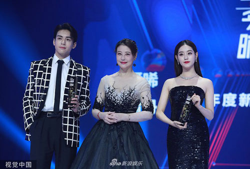 Châu Hải My lộ khoảnh khắc kém duyên khi đứng cùng Chu Chỉ Nhược của "Tân ỷ thiên đồ long ký"