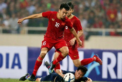 Mật độ thi đấu dày tại SEA Games 30 cùng việc chỉ được đăng ký 20 cầu thủ, HLV Park Hang-seo liên tục xoay tua đội hình. Thành Chung đã đá chính ở trận thắng Brunei 6-0, và được cho nghỉ khi U22 đánh bại Lào 6-1.
