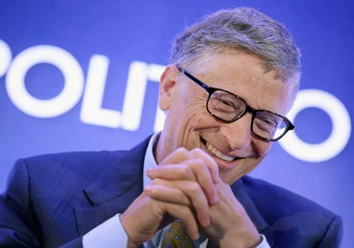Ngày 15/11, người sáng lập Microsoft Bill Gates vượt qua CEO Amazon Jeff Bezos, trở thànhtỷ phú giàu nhất thế giới. Theo Bloomberg Billionaire Index, Bill Gates hiện sở hữu khối tài sản 110 tỷ USD. Ảnh: Getty Images