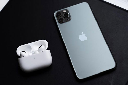 AirPods có thể là một phần phụ kiện của iPhone 2020