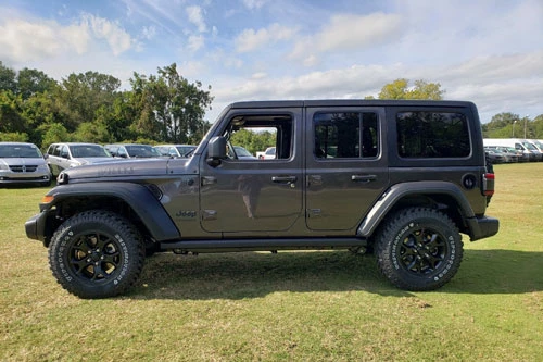 4. Jeep Wrangler Unlimited 2020 (giá khởi điểm: 31.795 USD).