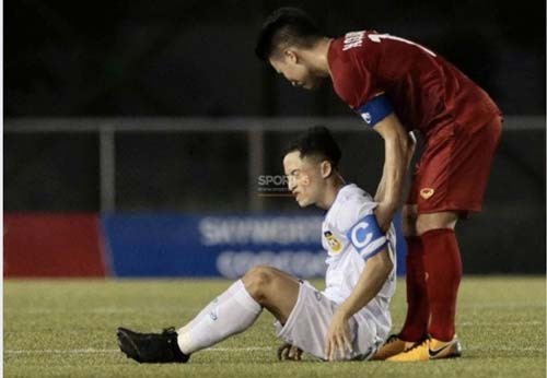 Đội trưởng U22 Lào xúc động với hành động đẹp của Quang Hải