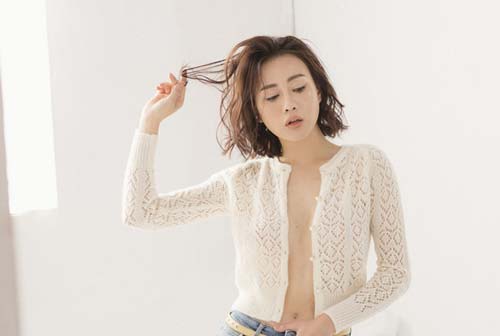 Sau thời gian im hơi lặng tiếng, "Quỳnh búp bê" Phương Oanh bất ngờ gây "nóng mắt" với bộ ảnh không mặc nội y táo bạo