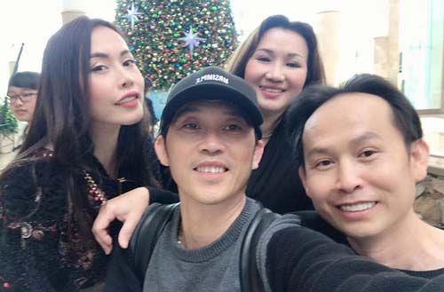 Nhân dịp cuối năm, Hoài Linh hiếm hoi chia sẻ hình ảnh quây quần bên các anh chị em ở Mỹ