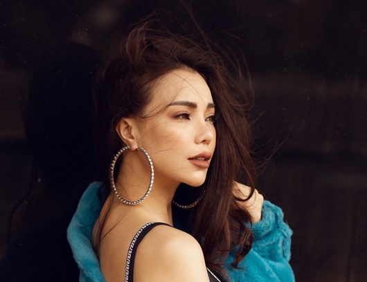 "Bà mẹ một con" Trà Ngọc Hằng khoe đường cong nóng bỏng với bikini