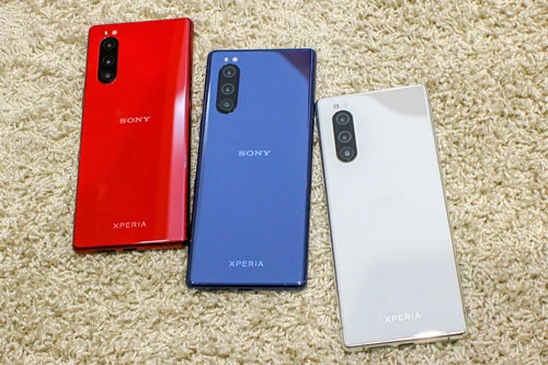 Sony Xperia 5. 