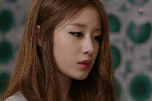 Nửa đêm nghe tiếng gõ cửa, tôi tưởng anh hàng xóm uống say nên nhầm nhà, vừa mở ra thì sửng sốt với cảnh tượng trước mặt