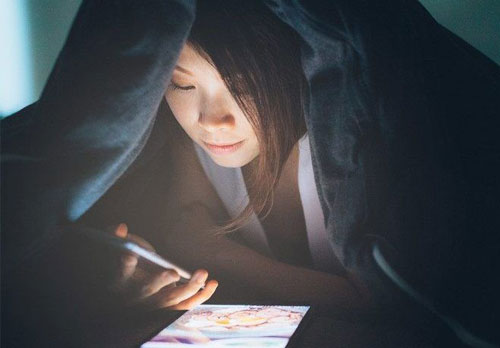 Bố chồng nhập viện vì thói quen để chuông điện thoại hết cỡ của con dâu