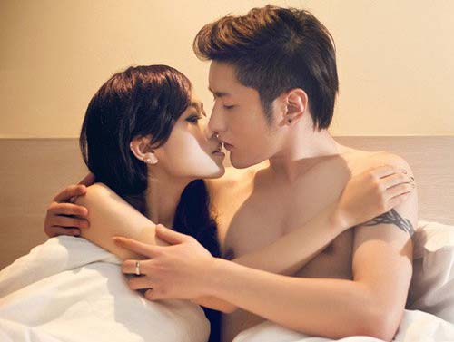 Suốt tuần trăng mật, khi tôi ngủ say, chồng mò sang phòng bên cạnh hú hí với bồ