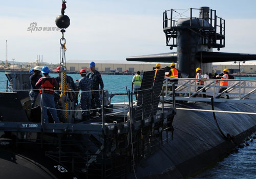 Đưa được tên lửa Tomahawk vào trong tầu ngầm Mỹ vất vả thế nào?