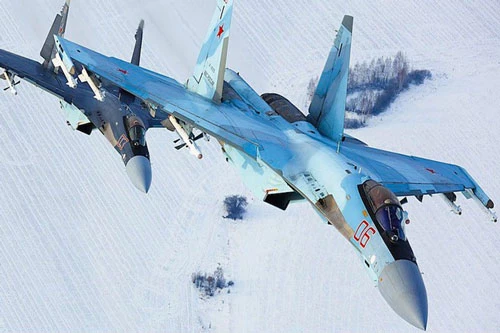 Su-35 Super Flanker được người Nga quảng cáo là chiến đấu cơ đa năng thế hệ 4,5 tốt nhất thế giới, thậm chí còn 