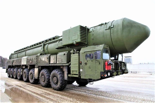 Tên lửa đạn đạo liên lục địa Topol-M Nga; Nguồn: defencetalk.com