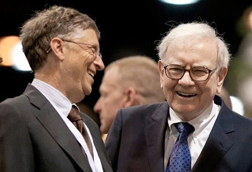 Hai tỷ phú Bill Gates và Warren Buffett. Ảnh: Nati Harnik/AP.