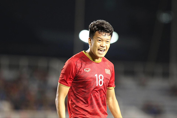 CLIP: Thành Chung đánh đầu tung lưới U22 Indonesia, gỡ hòa cho U22 Việt Nam