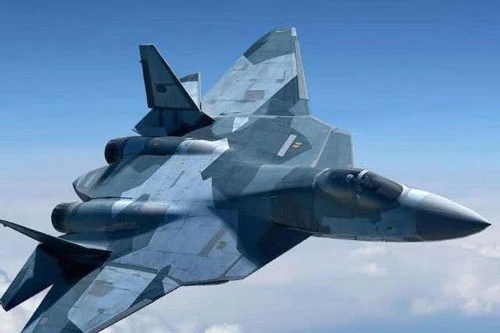 Máy bay chiến đấu Su-57 có nguồn gốc từ chương trình PAK-FA (Máy bay tiêm kích thế hệ thứ 5) của Nga, lần đầu tiên bay thử vào ngày 29/1/2010. Nga đã sản xuất tổng cộng năm nguyên mẫu và đã thực hiện hơn 700 chuyến bay thử nghiệm.