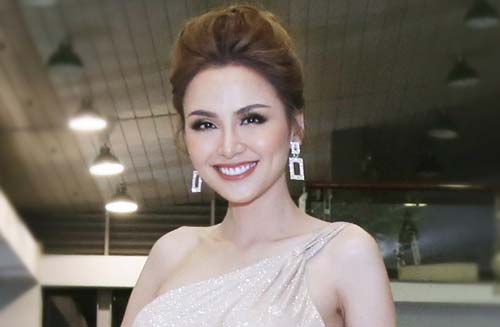 Hoa hậu Diễm Hương bất ngờ thú nhận đã động chạm dao kéo trên mặt