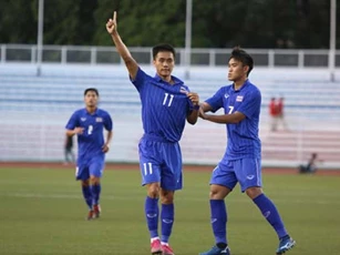 Thắng thuyết phục Singapore, U22 Thái Lan tạm chiếm ngôi nhì bảng