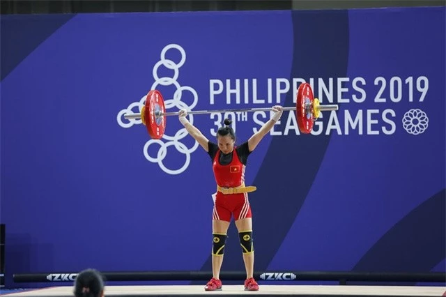 Vương Thị Huyền giành HCV đầu tiên cho cử tạ Việt Nam tại SEA Games 30 - Ảnh 2.