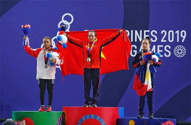 Vương Thị Huyền giành HCV đầu tiên cho cử tạ Việt Nam tại SEA Games 30 - Ảnh 4.