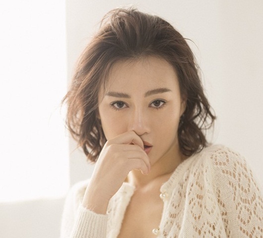 "Quỳnh búp bê" Phương Oanh khoe đường cong gợi cảm hút mắt với mốt không nội y