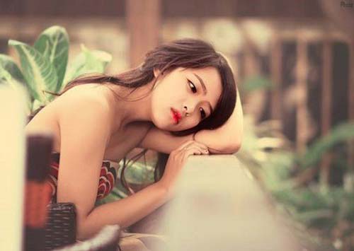 Ra mắt gia đình người yêu, tôi sững sờ rồi bật khóc khi thấy ảnh người phụ nữ trên bàn thờ 