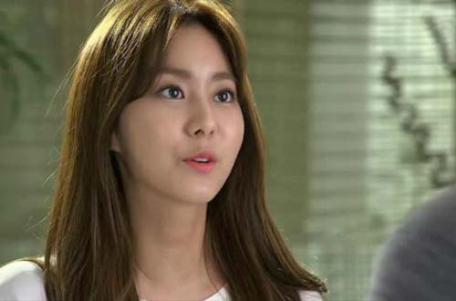 Bạn thân vừa ghé nhà chơi, mẹ chồng đã mỉa mai "Phận gái đi lấy chồng còn đàn đúm", tôi đáp thẳng khiến bà giận tím mặt