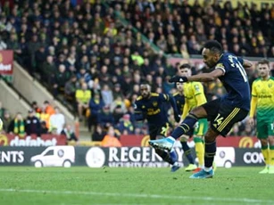 Ozil trở lại, Arsenal hòa hú vía trước Norwich