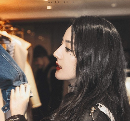 Nhan sắc đỉnh cao của Địch Lệ Nhiệt Ba và Oh Sehun trong sự kiện Louis Vuitton