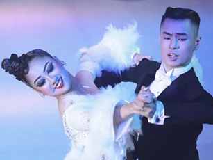Hút mắt với những bộ cánh sặc sỡ của VĐV Dance Sport tại SEA Games 30