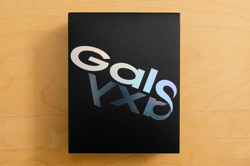 Mở hộp Samsung Galaxy Fold giá 50 triệu tại Việt Nam