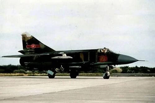 Trong quá khứ, đã xuất hiện không ít tin đồn về việc Việt Nam từng sở hữu chiến đấu cơ MiG-23 cánh cụp cánh xoè trong biên chế nhưng chúng ta giữ bí mật tuyệt đối. Mặc dù vậy, có thể khẳng định đây đều là những thông tin không đúng. Nguồn ảnh: Pinterest.