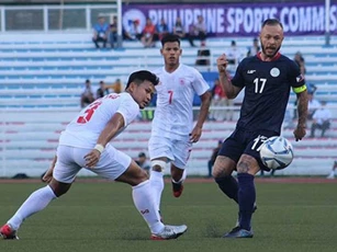Thủ môn Campuchia mắc sai lầm giống Bùi Tiến Dũng giúp U22 Myanmar giành vé vào bán kết