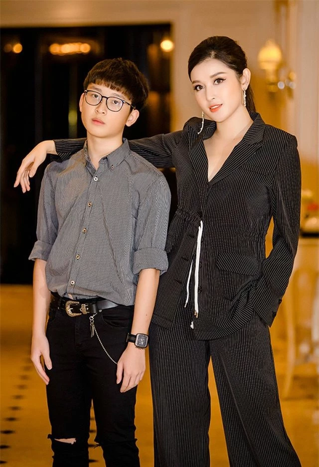 Á hậu Huyền My: “Mong sớm gặp được “chồng” để mẹ đỡ “đuổi khéo” nữa” - 11 Á hậu Huyền My: “Mong sớm gặp được “chồng” để mẹ đỡ “đuổi khéo” nữa” - 11