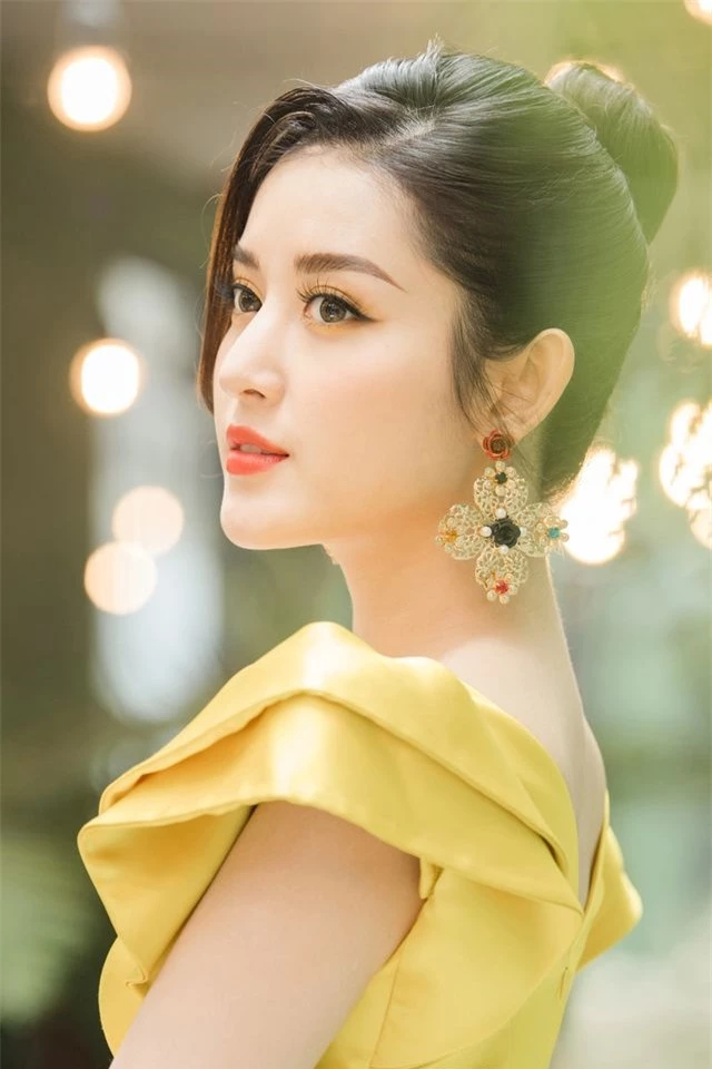 Á hậu Huyền My: “Mong sớm gặp được “chồng” để mẹ đỡ “đuổi khéo” nữa” - 2 Á hậu Huyền My: “Mong sớm gặp được “chồng” để mẹ đỡ “đuổi khéo” nữa” - 2
