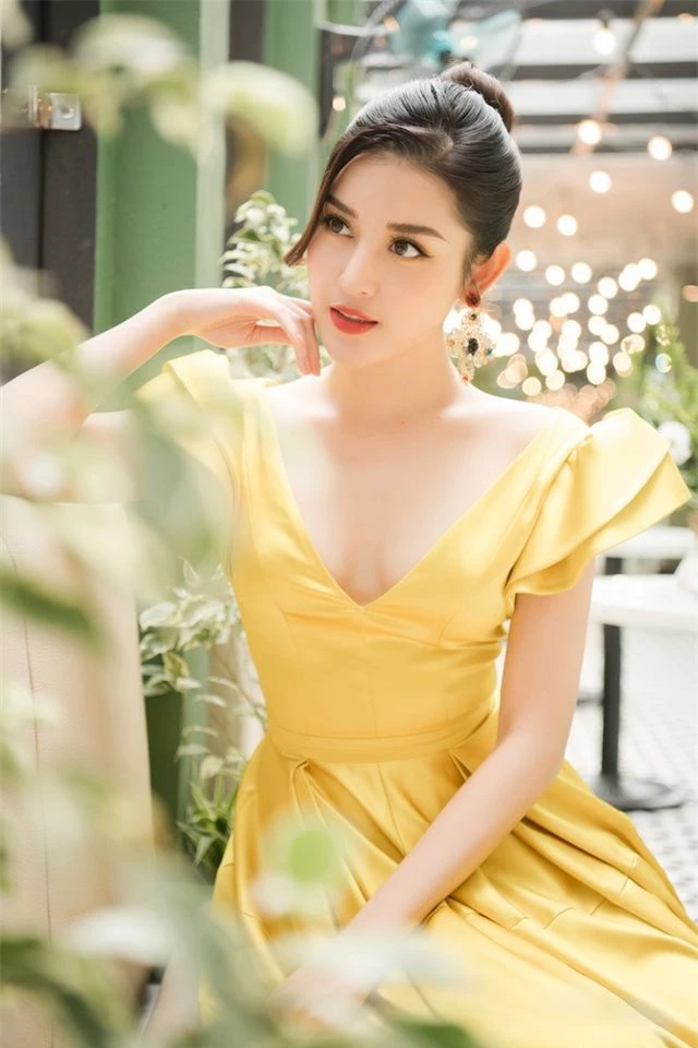 Á hậu Huyền My: “Mong sớm gặp được “chồng” để mẹ đỡ “đuổi khéo” nữa” - 4 Á hậu Huyền My: “Mong sớm gặp được “chồng” để mẹ đỡ “đuổi khéo” nữa” - 4