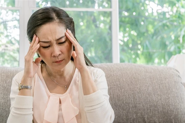 Nghe tiếng thở hổn hển dưới gầm giường, tôi lật tung giường lên thì lạnh gáy khi thấy hai đôi mắt đang nhìn mình chằm chằm - Ảnh 1. Nghe tiếng thở hổn hển dưới gầm giường, tôi lật tung giường lên thì lạnh gáy khi thấy hai đôi mắt đang nhìn mình chằm chằm - Ảnh 1.