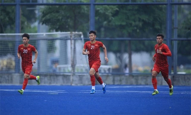 SEA Games 30: U22 Việt Nam tập nhẹ trước trận đấu với U22 Singapore - Ảnh 10.