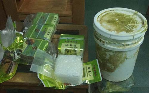 Quảng Trị: Tiếp tục phát hiện thùng nhựa chứa 7 gói vuông nghi ma tuý đá dạt vào bờ biển